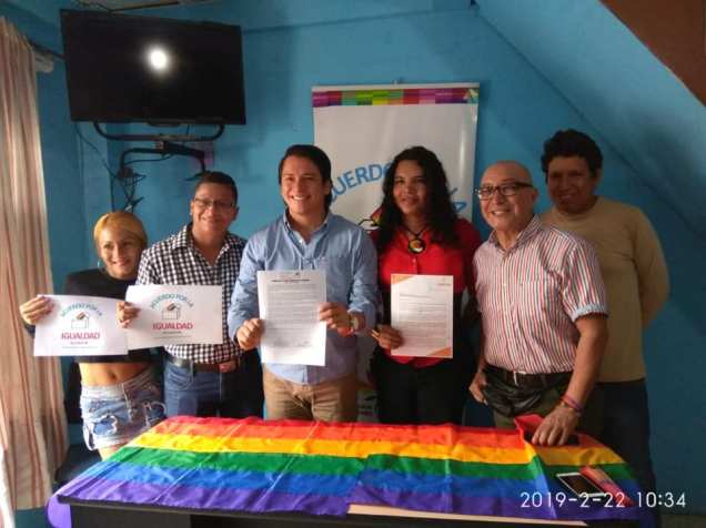 Centro democrático a traves de jorge velez firma acuerdo por la igualdad lgbt con jimmy jairala (4)