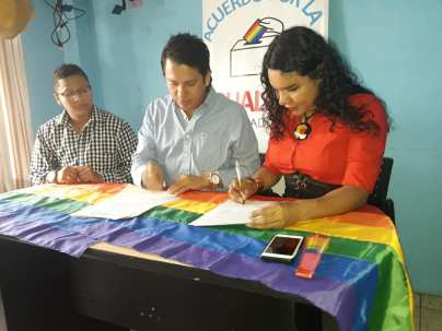 Centro Democrático y Jimm jairala firmaron el acuerdo por la igualdad lgbt (2)