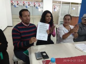 firma del acuerdo por la igualdad entre Diane Rodriguez y Luisa Maldonado candidata a la alcaldia de quito (10)