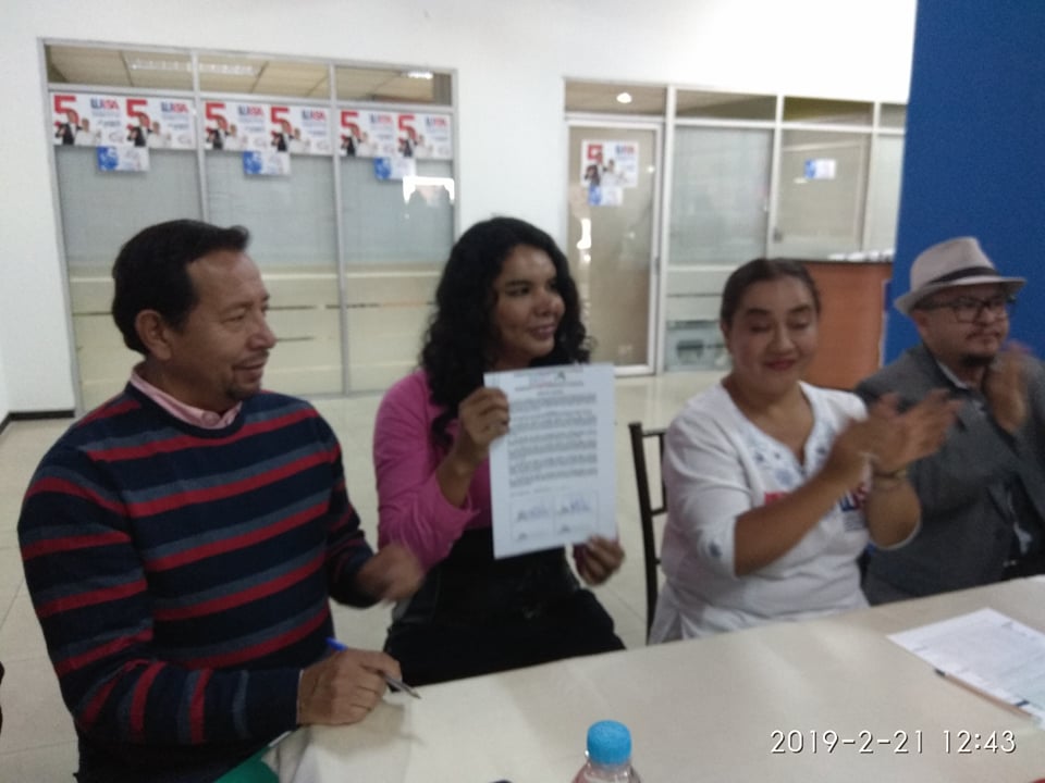 firma del acuerdo por la igualdad entre Diane Rodriguez y Luisa Maldonado candidata a la alcaldia de quito (18)